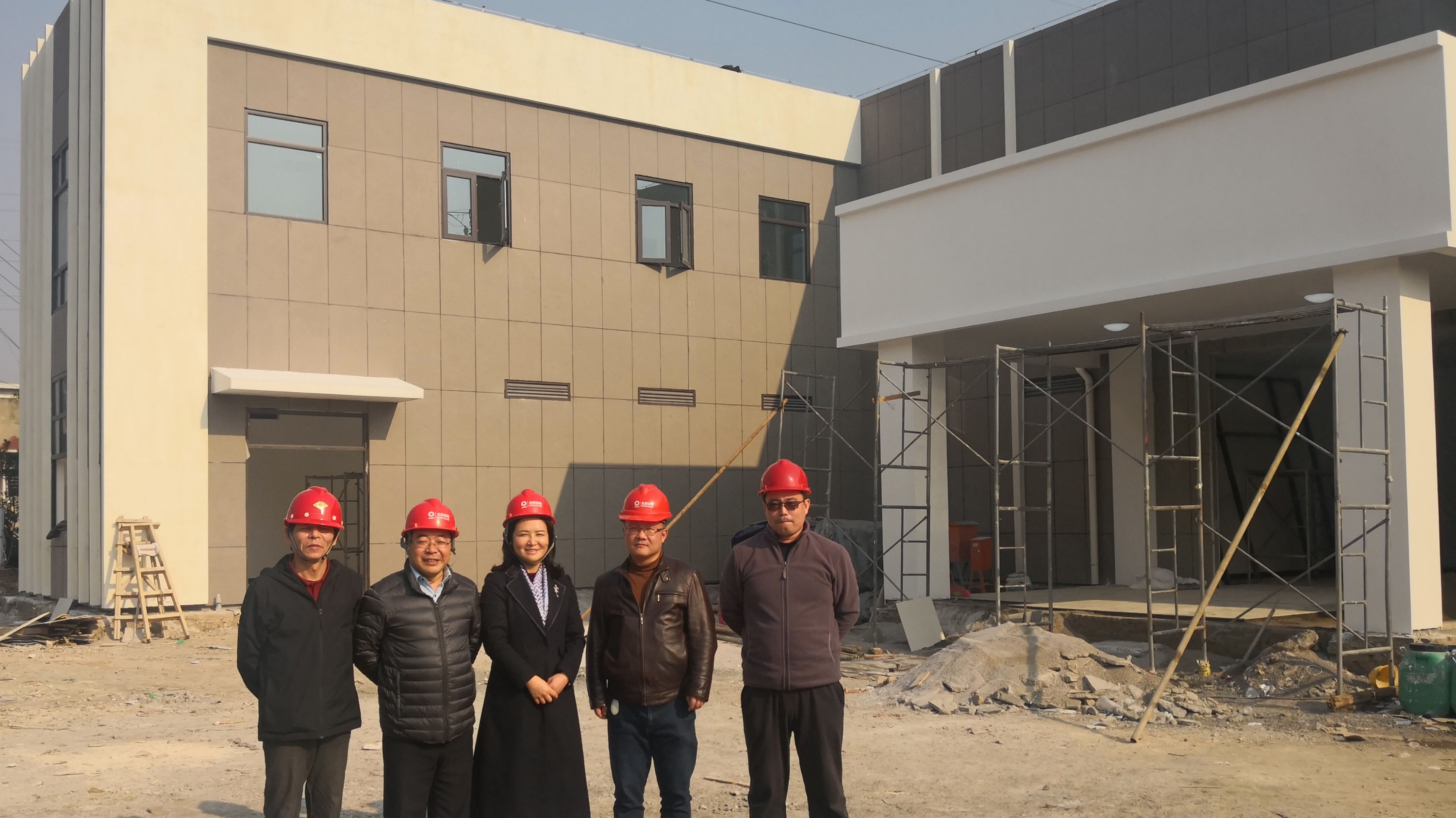 北新房屋工程部部長袁文強(qiáng)一行赴中連項目考察